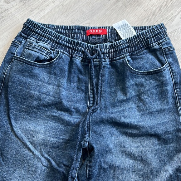 Guess stretchy trousers - Picture 2 of 6